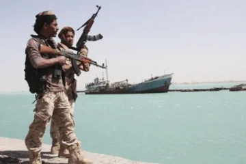 حوثیوں کی دھمکی کے بعد سعودی تیل بردار ٹینکرز کا راستہ تبدیل، خام تیل مہنگا