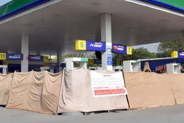 پٹرول بحران کا خدشہ! ہڑتال سے قبل ڈیلرز کے تین بڑے مطالبات سامنے آگئے 2 پٹرول بحران کا خدشہ! ہڑتال سے قبل ڈیلرز کے تین بڑے مطالبات سامنے آگئے