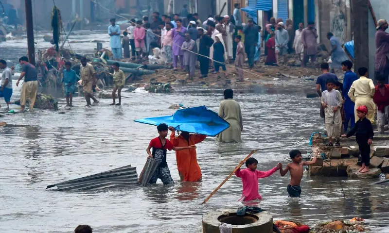 سندھ میں آسمانی طوفان! موسلا دھار بارش نے کئی شہر ڈبو دیے، بجلی کا نظام درہم برہم