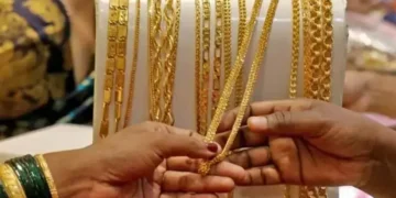 پاکستان میں سونے کی قیمت میں نمایاں کمی، فی تولہ 1,800 روپے سستا 4 پاکستان میں سونے کی قیمت میں نمایاں کمی، فی تولہ 1,800 روپے سستا