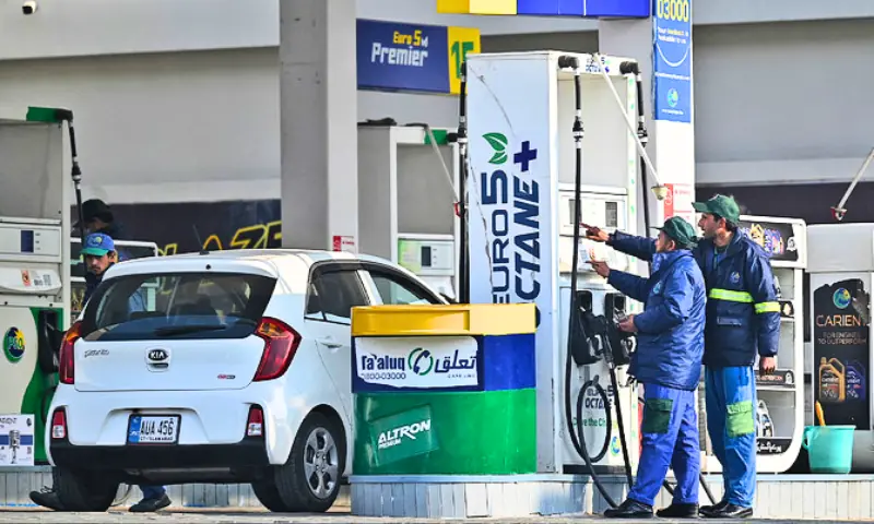 پیٹرول اور ڈیزل کی قیمتوں پر بڑا فیصلہ، حکومت نے عوام کو چونکا دیا