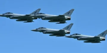 بحرین اور کویت کی ایران میں مبینہ فضائی کارروائیاں، خطے میں کشیدگی مزید بڑھ گئی 16 بحرین اور کویت کی ایران میں مبینہ فضائی کارروائیاں، خطے میں کشیدگی مزید بڑھ گئی