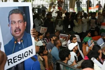 بھارت: وزیرِ تعلیم دھرمیندر پردھان مستعفی، طلبا کے احتجاج کے بعد اہم پیشرفت 4 بھارت: وزیرِ تعلیم دھرمیندر پردھان مستعفی، طلبا کے احتجاج کے بعد اہم پیشرفت