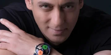 سلمان خان کی خصوصی لگژری گھڑی متعارف، قیمت ایک کروڑ روپے سے زائد 3 سلمان خان کی خصوصی لگژری گھڑی متعارف، قیمت ایک کروڑ روپے سے زائد