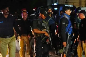 ہنگو: دہشت گردوں کا پولیس چیک پوسٹ پر حملہ، ڈی ایس پی سمیت 5 اہلکار شہید، 20 زخمی 2 ہنگو: دہشت گردوں کا پولیس چیک پوسٹ پر حملہ، ڈی ایس پی سمیت 5 اہلکار شہید، 20 زخمی