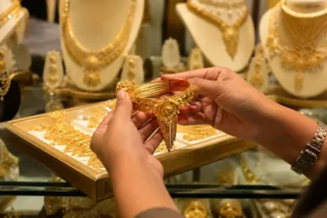 پاکستان میں سونے کی قیمت میں دوبارہ اضافہ، چاندی سستی ہوگئی 2 پاکستان میں سونے کی قیمت میں دوبارہ اضافہ، چاندی سستی ہوگئی