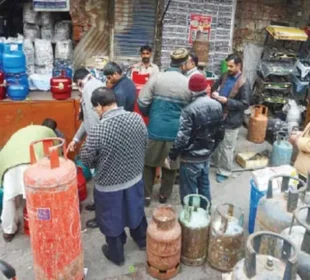 ایل پی جی کی قیمتوں میں نمایاں کمی، نئی قیمتوں کا اطلاق یکم جولائی سے