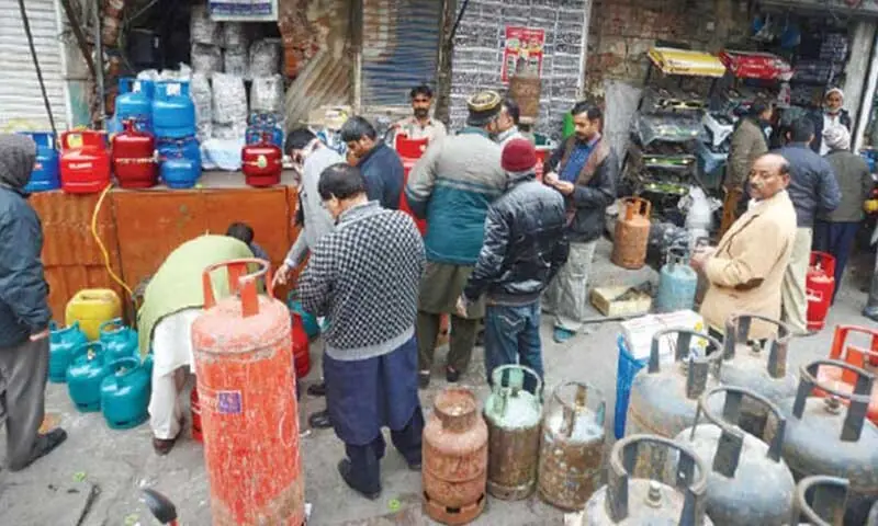 ایل پی جی کی قیمتوں میں نمایاں کمی، نئی قیمتوں کا اطلاق یکم جولائی سے