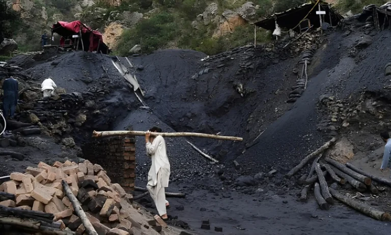 31095252کوئٹہ: سورینج کوئلہ کان حادثہ، جاں بحق مزدوروں کی تعداد 34 ہوگئی، ریسکیو آپریشن جاری3cf78a8
