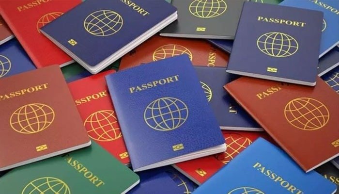 پاکستانی پاسپورٹ کو ایک اور دھچکا، عالمی رینکنگ میں صرف تین ممالک پیچھے 1 پاکستانی پاسپورٹ کو ایک اور دھچکا، عالمی رینکنگ میں صرف تین ممالک پیچھے