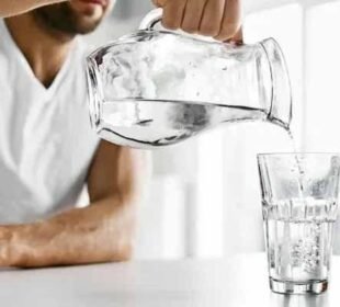 چند سیکنڈ کا آسان ٹیسٹ، جانیں کہیں آپ کے جسم میں پانی کی کمی تو نہیں؟
