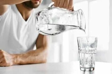 چند سیکنڈ کا آسان ٹیسٹ، جانیں کہیں آپ کے جسم میں پانی کی کمی تو نہیں؟
