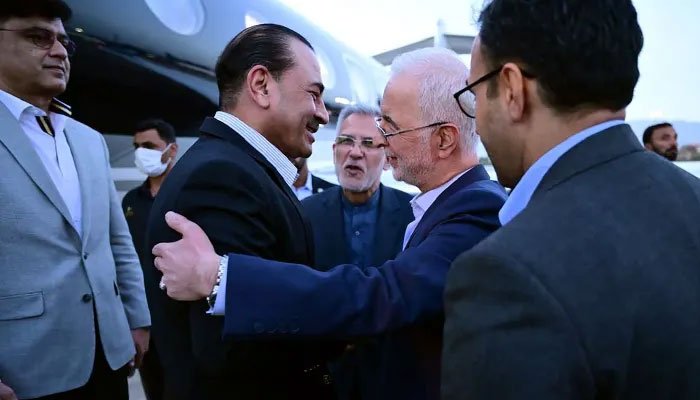 فیلڈ مارشل عاصم منیر ایران پہنچ گئے، نمازِ جنازہ میں شرکت کریں گے