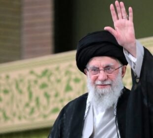 آیت اللہ خامنہ ای کی نماز جنازہ کون پڑھائے گا؟ سرکاری اعلان کا انتظار، سکیورٹی خدشات نمایاں 5 آیت اللہ خامنہ ای کی نماز جنازہ کون پڑھائے گا؟ سرکاری اعلان کا انتظار، سکیورٹی خدشات نمایاں