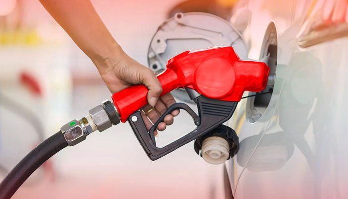 عوام کے لیے خوشخبری یا نیا بوجھ؟ پیٹرول سستا، لیوی میں بڑا رد و بدل