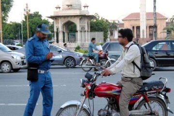 ہیلمٹ نہ پہننے پر شہری کو 105 چالان، جرمانہ 2 لاکھ 10 ہزار روپے تک پہنچ گیا