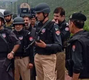 کرک میں انٹیلی جنس بیسڈ آپریشن، 4 مبینہ دہشت گرد ہلاک 7 کرک میں انٹیلی جنس بیسڈ آپریشن، 4 مبینہ دہشت گرد ہلاک
