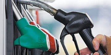 حکومت نے ایک ہفتے میں پیٹرولیم لیوی 80 روپے فی لیٹر کر دی