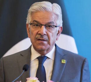 "کشمیر پر بڑا بیان، خواجہ آصف نے مخالفین کو کھلا چیلنج دے دیا" 3 "کشمیر پر بڑا بیان، خواجہ آصف نے مخالفین کو کھلا چیلنج دے دیا"