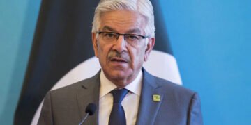 "کشمیر پر بڑا بیان، خواجہ آصف نے مخالفین کو کھلا چیلنج دے دیا"