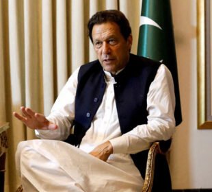 استعفوں کا طوفان یا سیاسی دباؤ؟ عمران خان کے مبینہ فیصلے نے تحریک انصاف میں ہلچل مچا دی 2 استعفوں کا طوفان یا سیاسی دباؤ؟ عمران خان کے مبینہ فیصلے نے تحریک انصاف میں ہلچل مچا دی