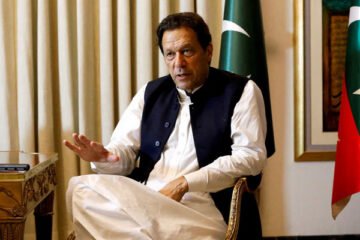 استعفوں کا طوفان یا سیاسی دباؤ؟ عمران خان کے مبینہ فیصلے نے تحریک انصاف میں ہلچل مچا دی 2 استعفوں کا طوفان یا سیاسی دباؤ؟ عمران خان کے مبینہ فیصلے نے تحریک انصاف میں ہلچل مچا دی