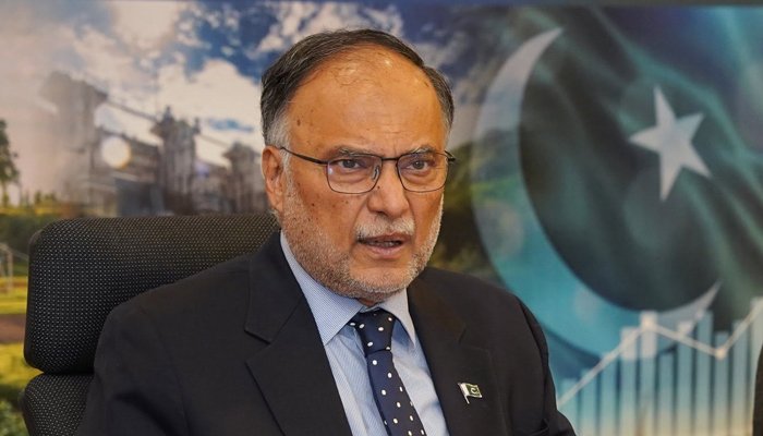 کشمیر پر سیاسی بیان بازی تیز، احسن اقبال کا بلاول بھٹو کو کرارا جواب 1 کشمیر پر سیاسی بیان بازی تیز، احسن اقبال کا بلاول بھٹو کو کرارا جواب