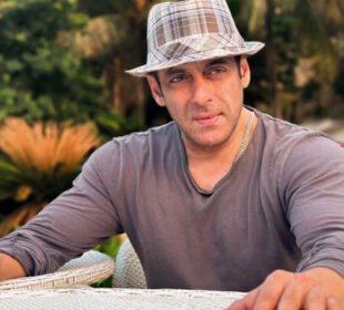 سلمان خان کی اچانک انٹری، طلبا تحریک کو ملی بڑی طاقت! 8 سلمان خان کی اچانک انٹری، طلبا تحریک کو ملی بڑی طاقت!