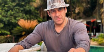سلمان خان کی اچانک انٹری، طلبا تحریک کو ملی بڑی طاقت! 9 سلمان خان کی اچانک انٹری، طلبا تحریک کو ملی بڑی طاقت!