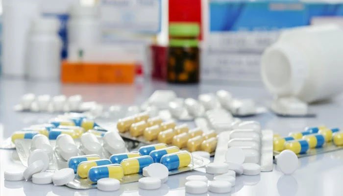 زندگیاں بچانے والی ادویات کا راستہ کھل گیا، حکومت نے 52 نئی دواؤں کی قیمتوں کی منظوری دے دی 1 زندگیاں بچانے والی ادویات کا راستہ کھل گیا، حکومت نے 52 نئی دواؤں کی قیمتوں کی منظوری دے دی
