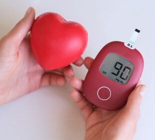 صرف 30 منٹ کی یہ عادت، شوگر کے خطرے کو کم کرنے میں مددگار! 4 صرف 30 منٹ کی یہ عادت، شوگر کے خطرے کو کم کرنے میں مددگار!