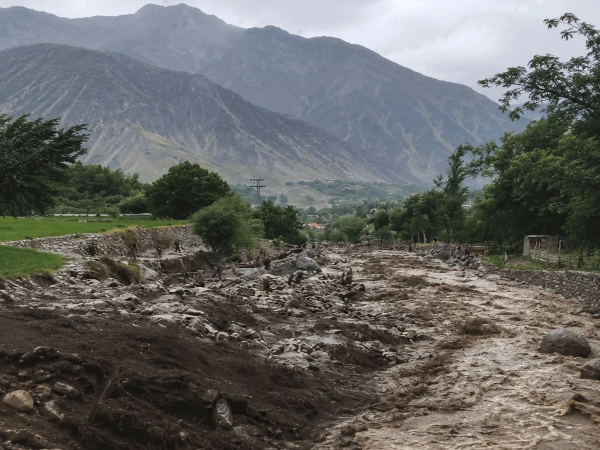دیامر میں سیلابی ریلوں سے تباہی، شاہراہِ قراقرم بند، بحالی کا کام جاری 1 دیامر میں سیلابی ریلوں سے تباہی، شاہراہِ قراقرم بند، بحالی کا کام جاری