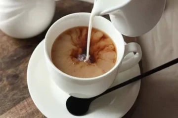 آپ کی صبح کی چائے کہیں صحت کی دشمن تو نہیں؟ ماہرین نے خبردار کر دیا