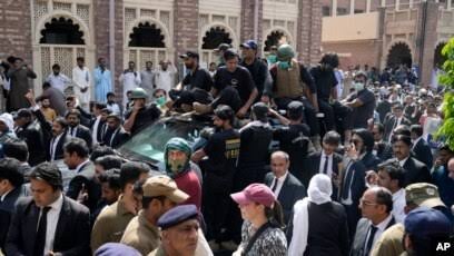 کیا پاکستان ایک خاموش سماجی بحران کے دہانے پر کھڑا ہے؟