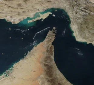 بندر عباس لرز اٹھا، ایران کے حساس ساحلی علاقوں میں دھماکوں نے تشویش بڑھا دی 1 بندر عباس لرز اٹھا، ایران کے حساس ساحلی علاقوں میں دھماکوں نے تشویش بڑھا دی