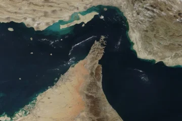 بندر عباس لرز اٹھا، ایران کے حساس ساحلی علاقوں میں دھماکوں نے تشویش بڑھا دی 3 بندر عباس لرز اٹھا، ایران کے حساس ساحلی علاقوں میں دھماکوں نے تشویش بڑھا دی