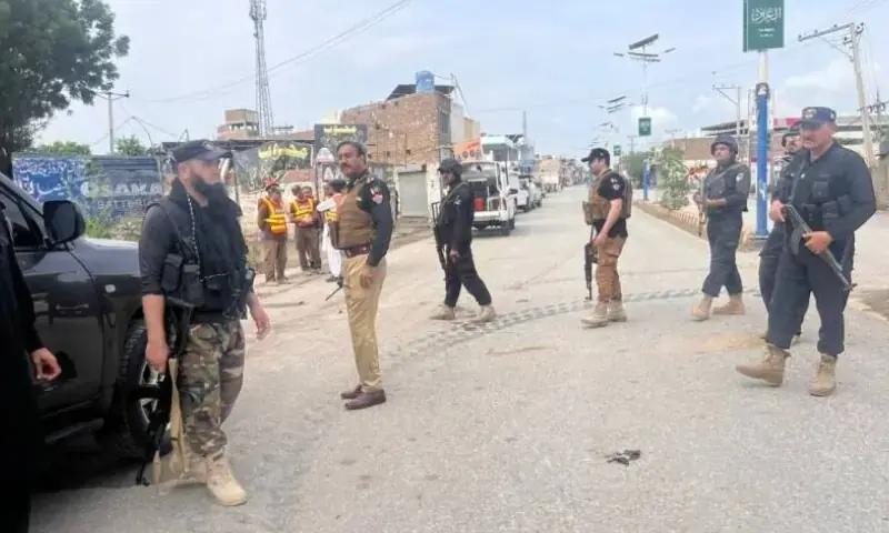 ہنگو میں نجی بینک پر مسلح افراد کا دھاوا، منیجر اور کیشیئر اغوا 1 ہنگو میں نجی بینک پر مسلح افراد کا دھاوا، منیجر اور کیشیئر اغوا