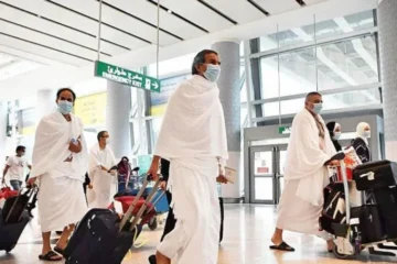 عمرہ زائرین کے لیے نئی کیٹرنگ پالیسی، فوڈ واؤچرز ویزا فیس کا حصہ بن گئے