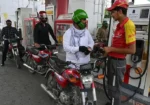 حکومت کا بڑا ریلیف، پیٹرولیم مصنوعات سستی، نئی قیمتیں جاری 11 حکومت کا بڑا ریلیف، پیٹرولیم مصنوعات سستی، نئی قیمتیں جاری