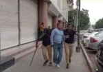 کراچی: پی ٹی آئی کے احتجاج میں پولیس اور کارکنان کے درمیان جھڑپ، متعدد افراد زیرِ حراست 16 کراچی: پی ٹی آئی کے احتجاج میں پولیس اور کارکنان کے درمیان جھڑپ، متعدد افراد زیرِ حراست