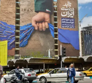 خلیج میں بڑا کھیل شروع! کیا ایران کے ہاتھ آ گیا عالمی تجارت کا کنٹرول؟ 7 خلیج میں بڑا کھیل شروع! کیا ایران کے ہاتھ آ گیا عالمی تجارت کا کنٹرول؟