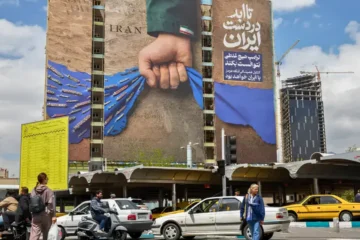 خلیج میں بڑا کھیل شروع! کیا ایران کے ہاتھ آ گیا عالمی تجارت کا کنٹرول؟ 1 خلیج میں بڑا کھیل شروع! کیا ایران کے ہاتھ آ گیا عالمی تجارت کا کنٹرول؟