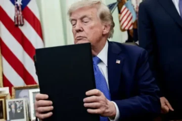 امریکا نے سولر اور سیمی کنڈکٹر شعبوں میں چین کا اثر کم کرنے کے لیے نئی تجارتی حکمت عملی متعارف کرا دی