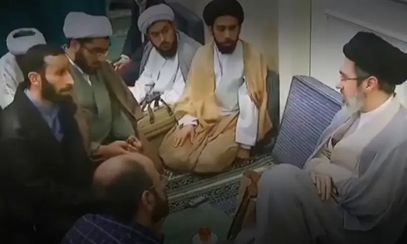 مجتبیٰ خامنہ ای اچانک منظرِ عام پر آگئے، نئی ویڈیو نے ہلچل مچا دی