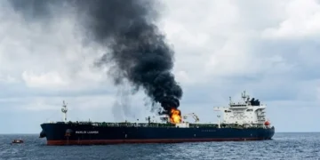 باب المندب میں سعودی آئل ٹینکر پر حملہ، 2 پاکستانیوں سمیت 3 افراد جاں بحق