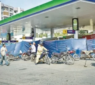 پیٹرول پمپس کی ممکنہ ملک گیر بندش، ڈیلرز نے حکومت کو 72 گھنٹے کی مہلت دے دی