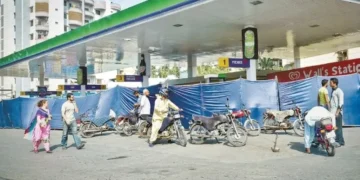 پیٹرول پمپس کی ممکنہ ملک گیر بندش، ڈیلرز نے حکومت کو 72 گھنٹے کی مہلت دے دی