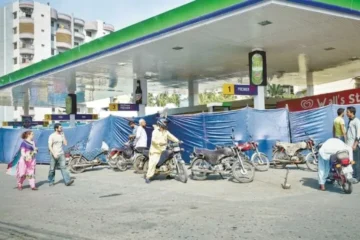 پیٹرول پمپس کی ممکنہ ملک گیر بندش، ڈیلرز نے حکومت کو 72 گھنٹے کی مہلت دے دی 2 پیٹرول پمپس کی ممکنہ ملک گیر بندش، ڈیلرز نے حکومت کو 72 گھنٹے کی مہلت دے دی