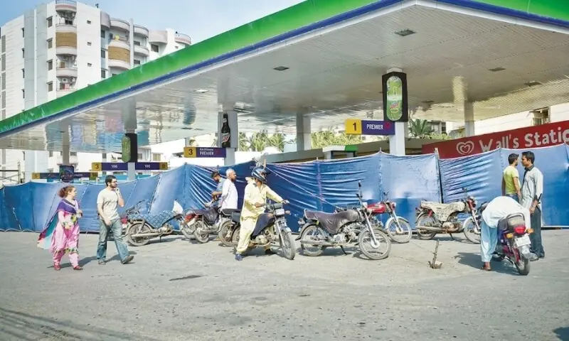 پیٹرول پمپس کی ممکنہ ملک گیر بندش، ڈیلرز نے حکومت کو 72 گھنٹے کی مہلت دے دی