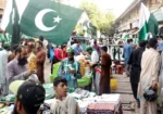 ملک بھر میں یومِ آزادی کی تیاریاں عروج پر، سبز ہلالی پرچموں سے شہر سج گئے 11 ملک بھر میں یومِ آزادی کی تیاریاں عروج پر، سبز ہلالی پرچموں سے شہر سج گئے